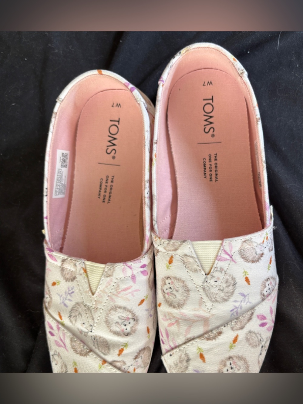 Toms Canvas Slip-Ons with Hedgehog & Floral Print - Cream & Pink Women’s Size 7 - Picture 5 of 10
